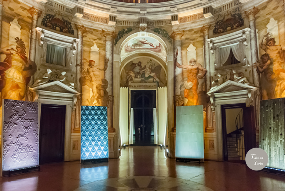 I pannelli di Studioart dialogono con i magnifici interni della Villa Almerico Capra detta "La Rotonda"