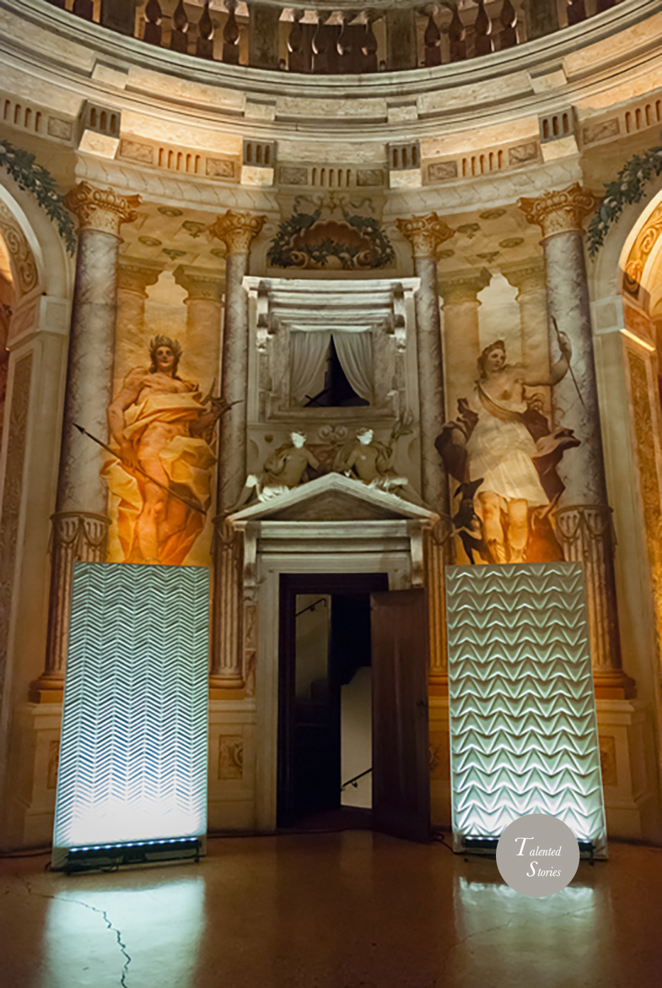 I pannelli di Studioart dialogono con i magnifici interni della Villa Almerico Capra detta "La Rotonda"